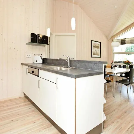 Three-bedroom Holiday In 9 펜션