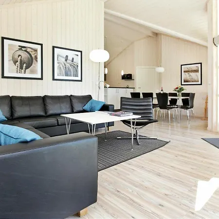 펜션 Three-bedroom Holiday In 9